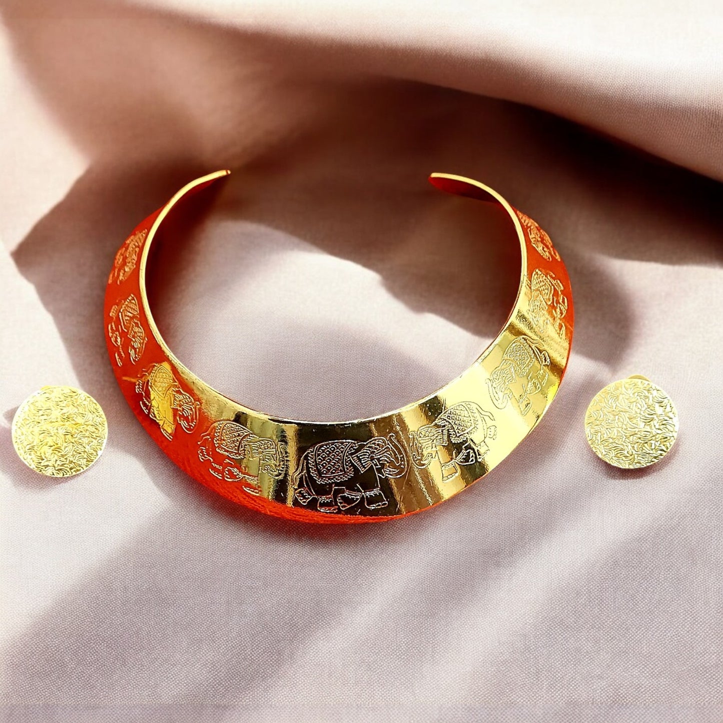 GOLD PLATED ELEPHANT CARVING HASLI