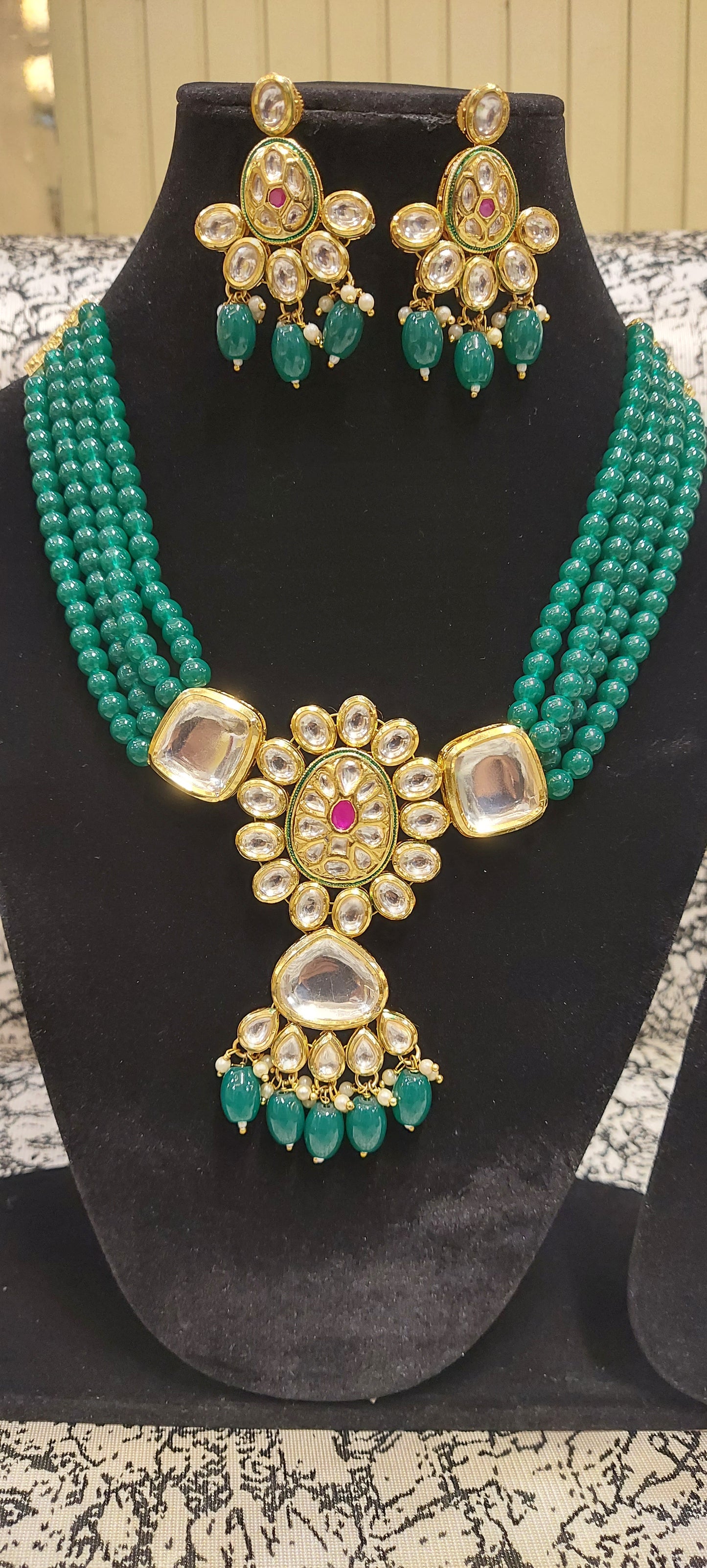 TRADITIONAL KUNDAN BRIDAL CHOKER NECKLACE