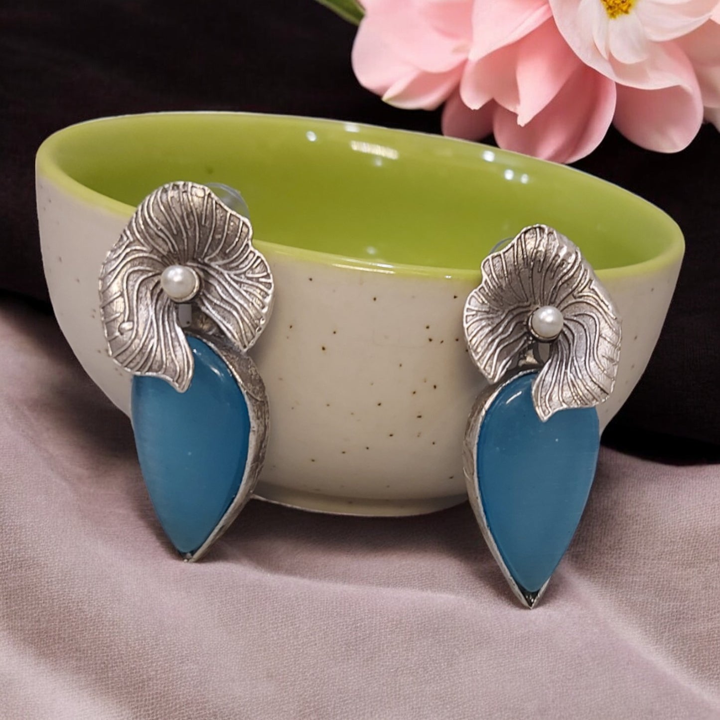 CONTEMPORARY SILVER PETAL AND BLUE STONES FLOWER EARRINGS