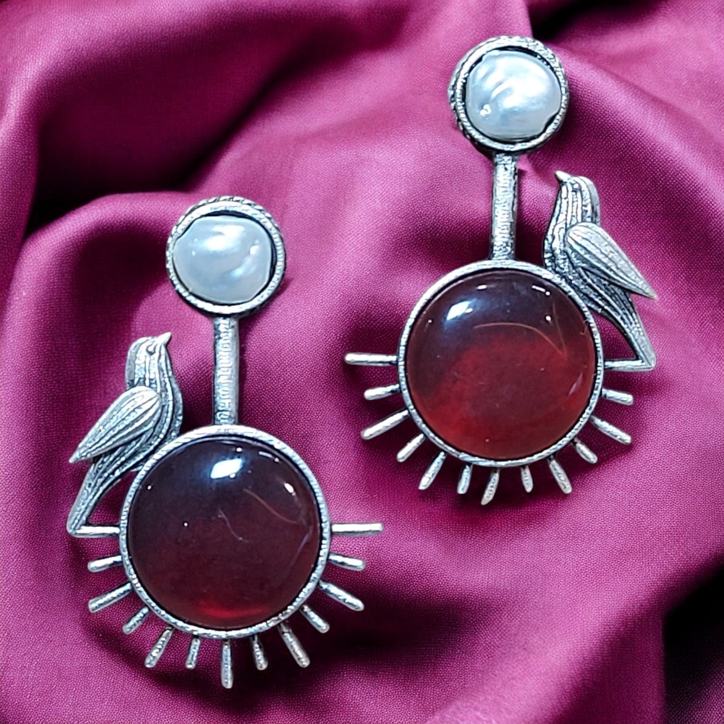 SILVER ROBIN RUBY MONALISA STONE PEARL EARRING