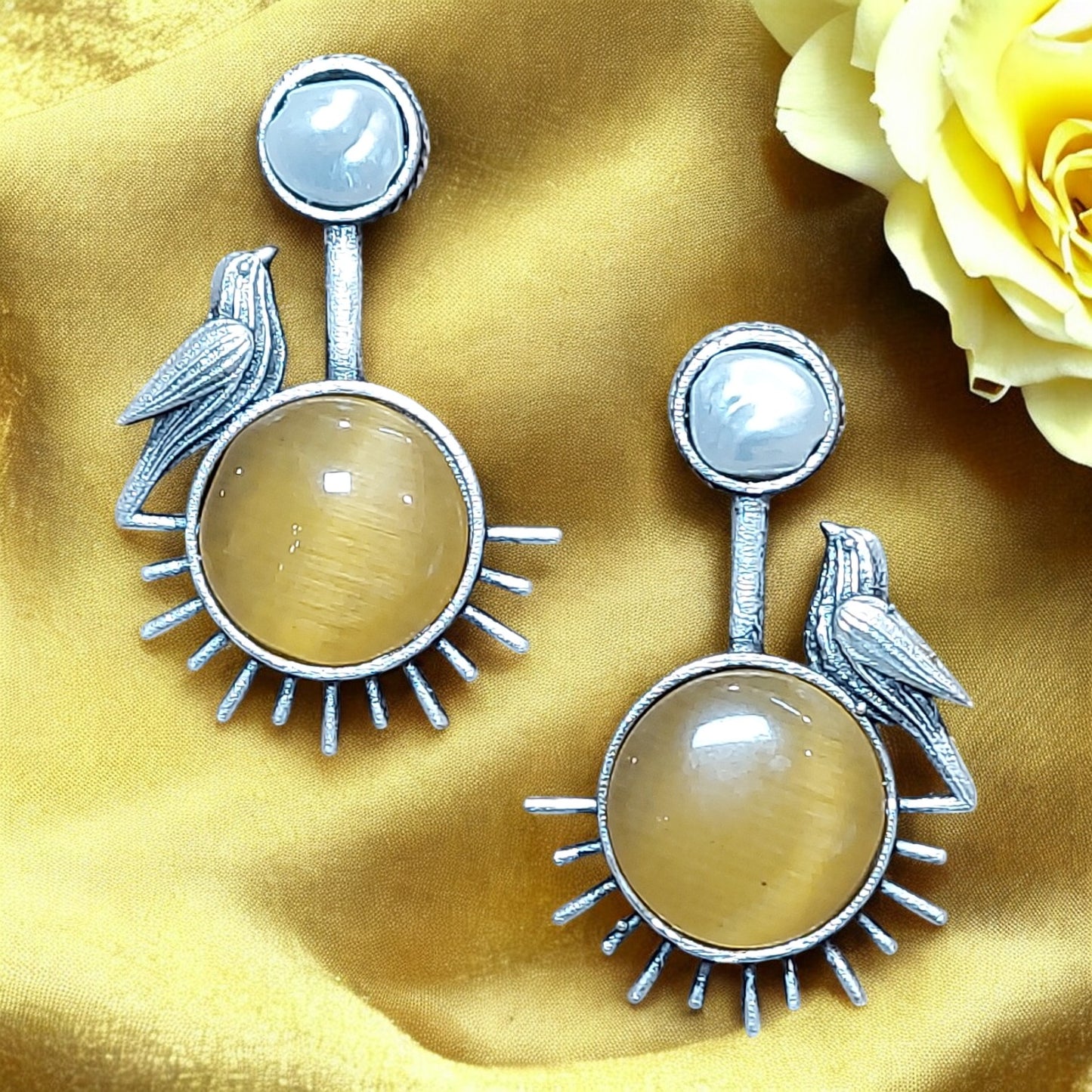 SILVER ROBIN YELLOW MONALISA STONE PEARL EARRING