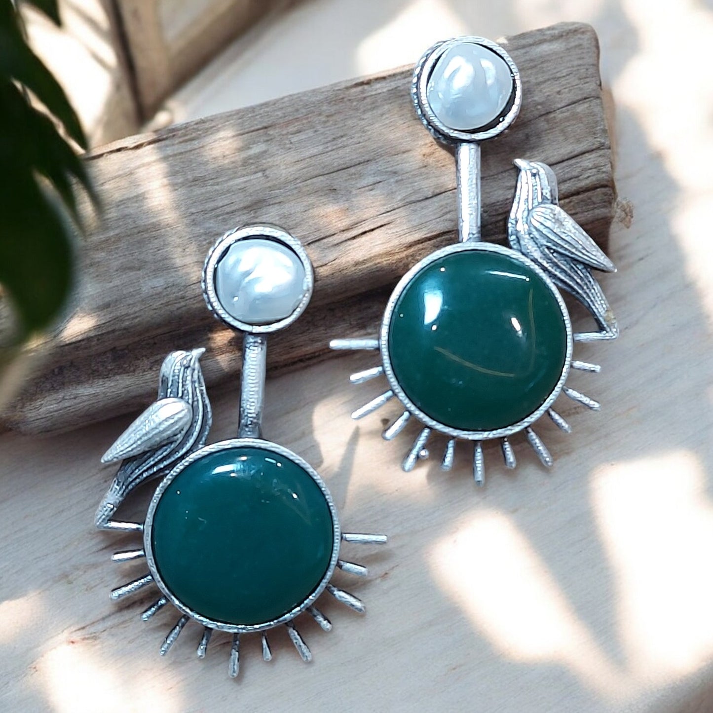 SILVER ROBIN GREEN MONALISA STONE PEARL EARRING