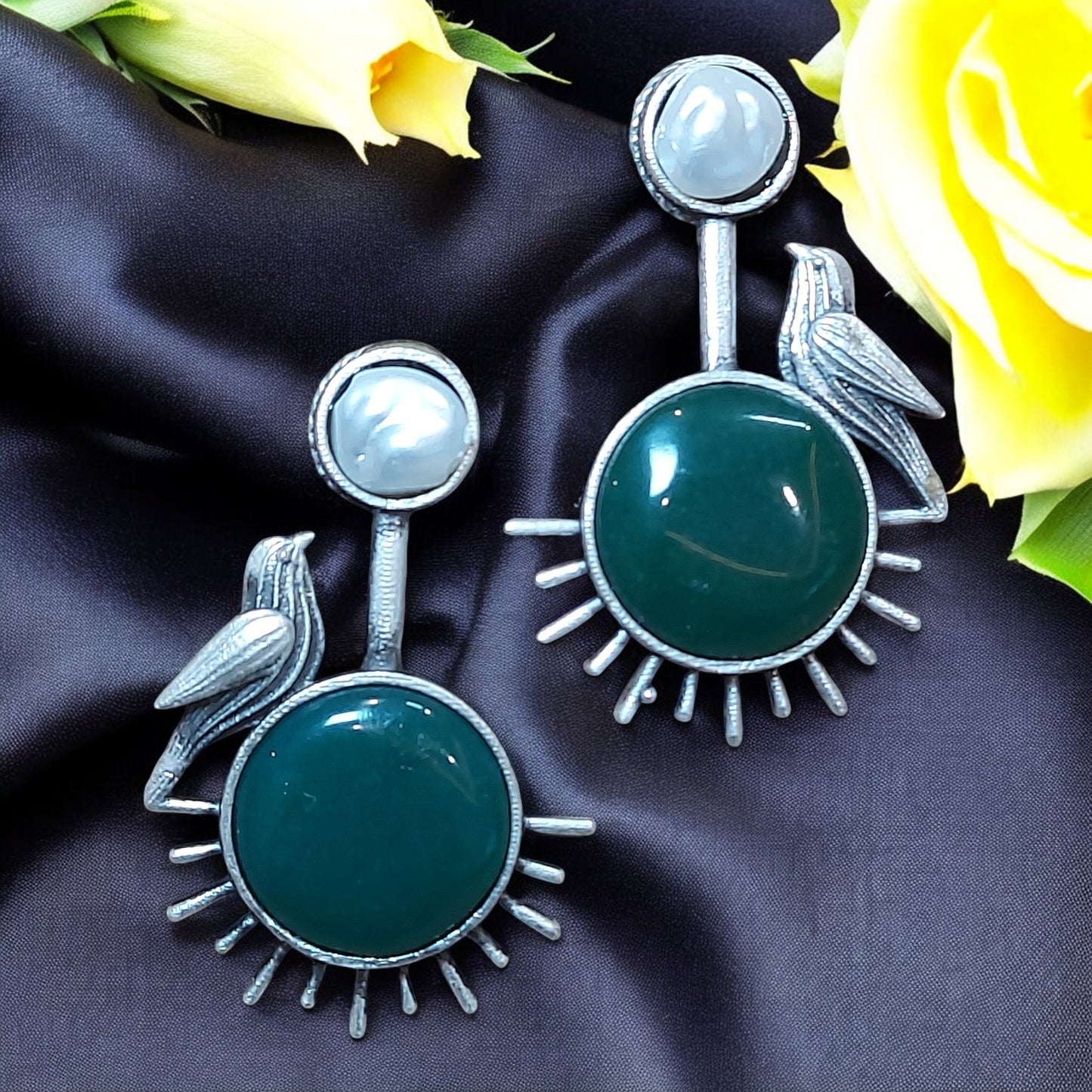 SILVER ROBIN GREEN MONALISA STONE PEARL EARRING