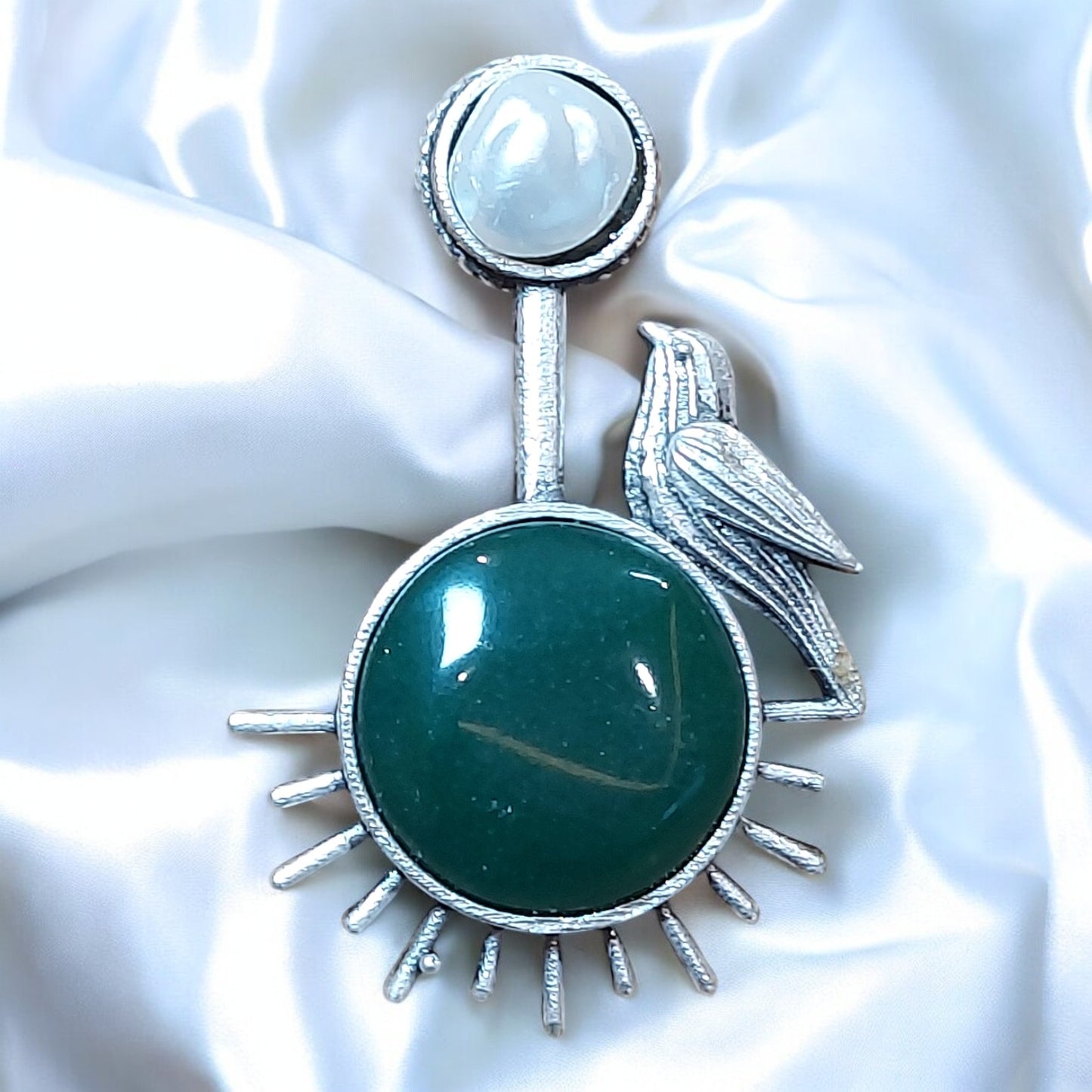 SILVER ROBIN GREEN MONALISA STONE PEARL EARRING