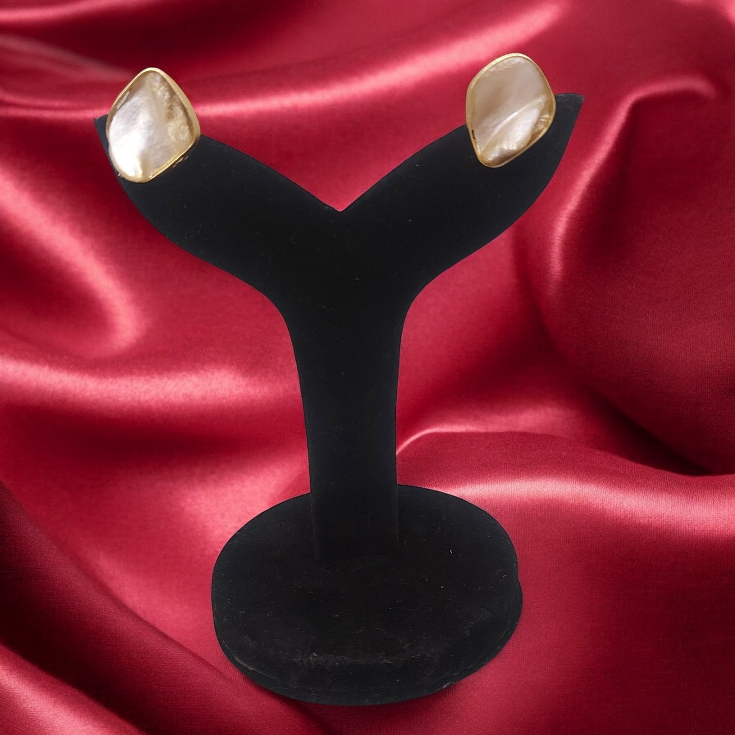 MOTHER OF PEARL HASLI NECKLACE