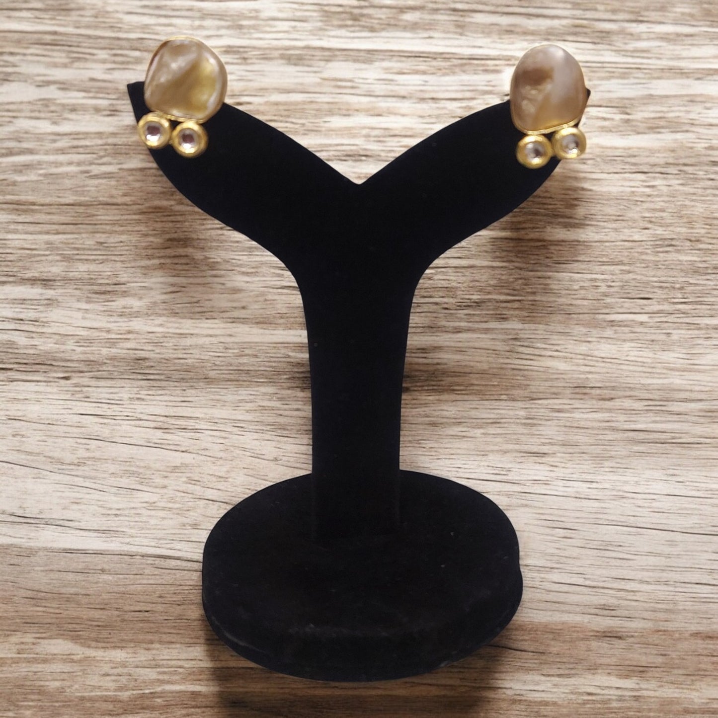 GOLD PLATED MOTHER OF PEARL KUNDAN HASLI