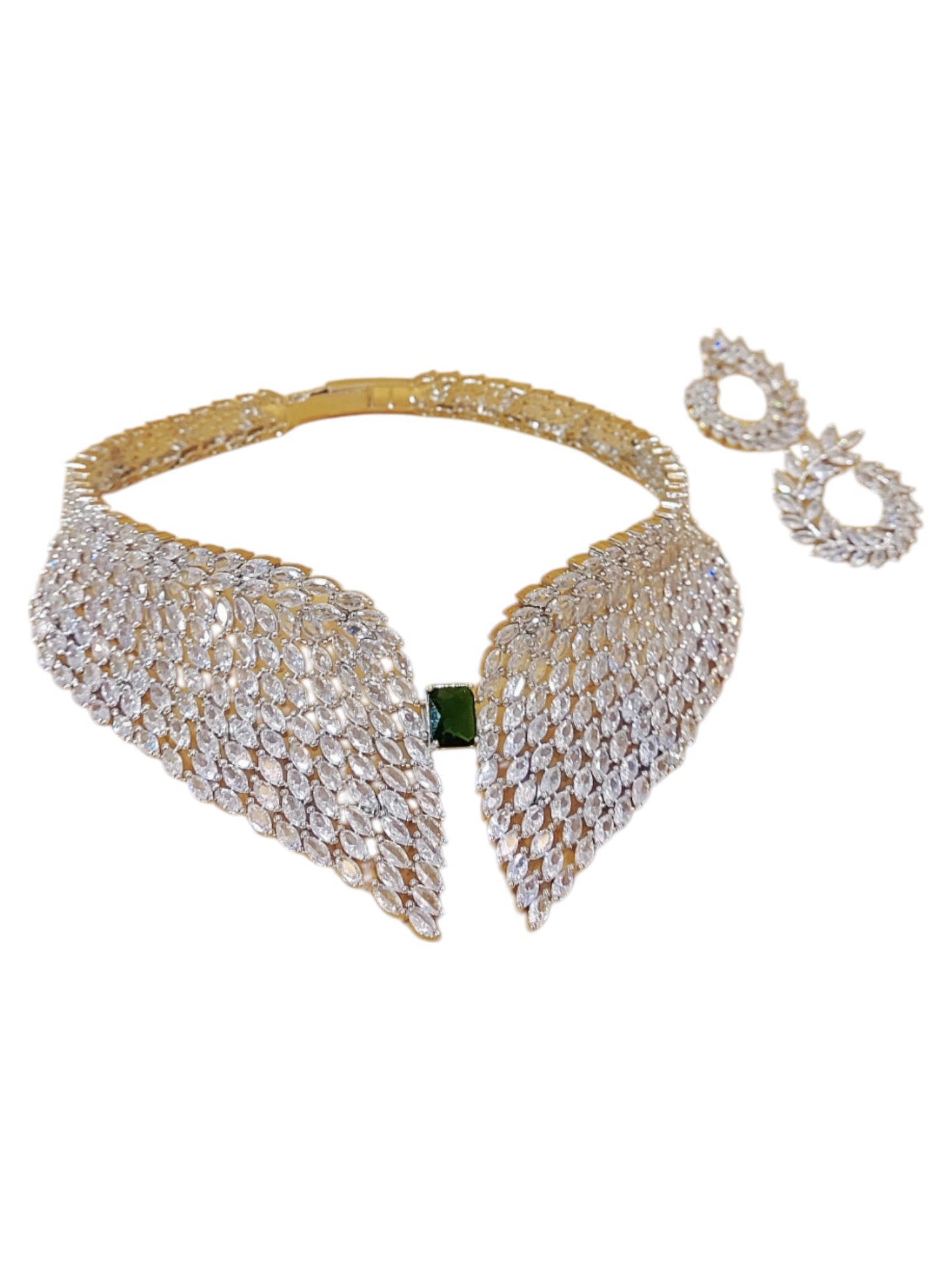 GLAMOUR AD EMERALD COLLAR NECKLACE