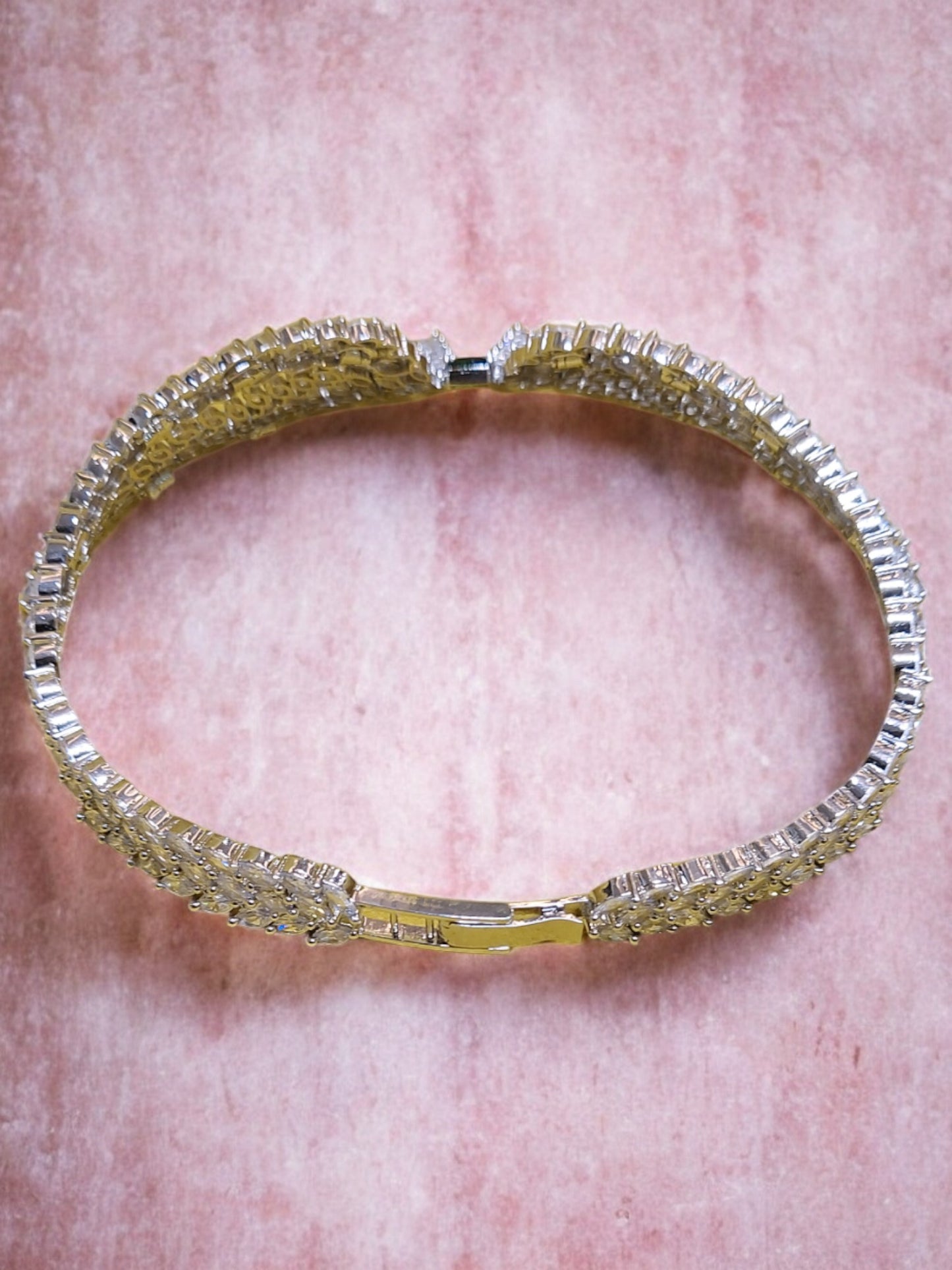 GLAMOUR AD EMERALD COLLAR NECKLACE