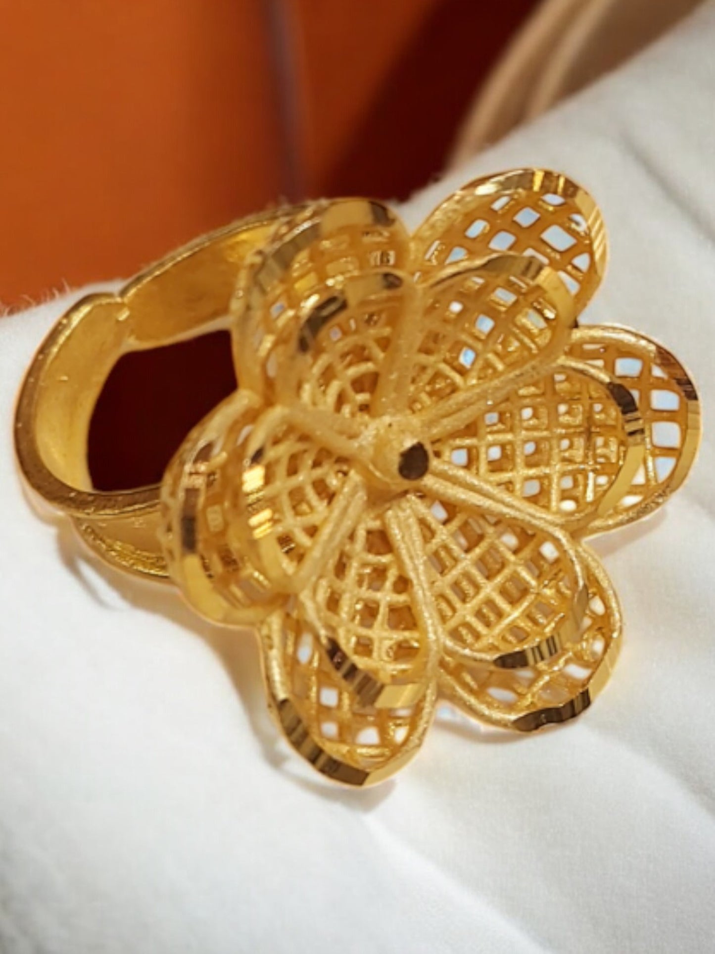 GOLD PLATED FLOWER DESIGN NECKLACE WITH RING