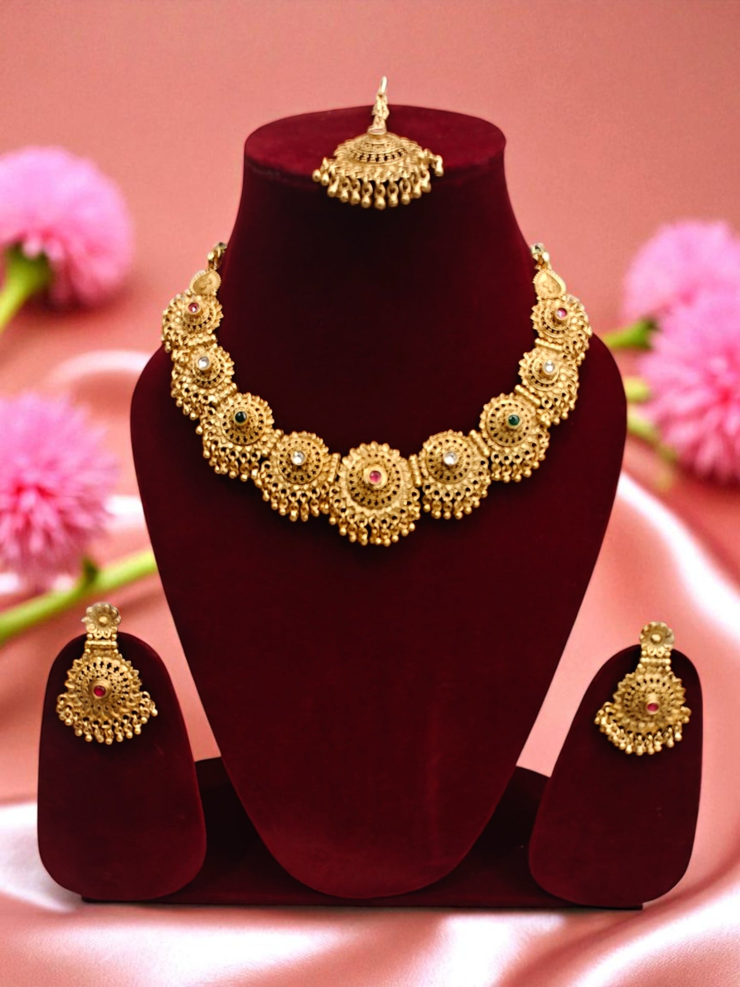 GOLD PLATED NECKLACE SET WITH MAANGTIKKA