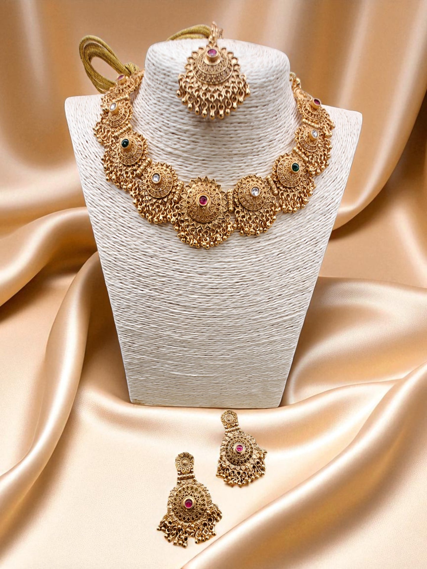 GOLD PLATED NECKLACE SET WITH MAANGTIKKA