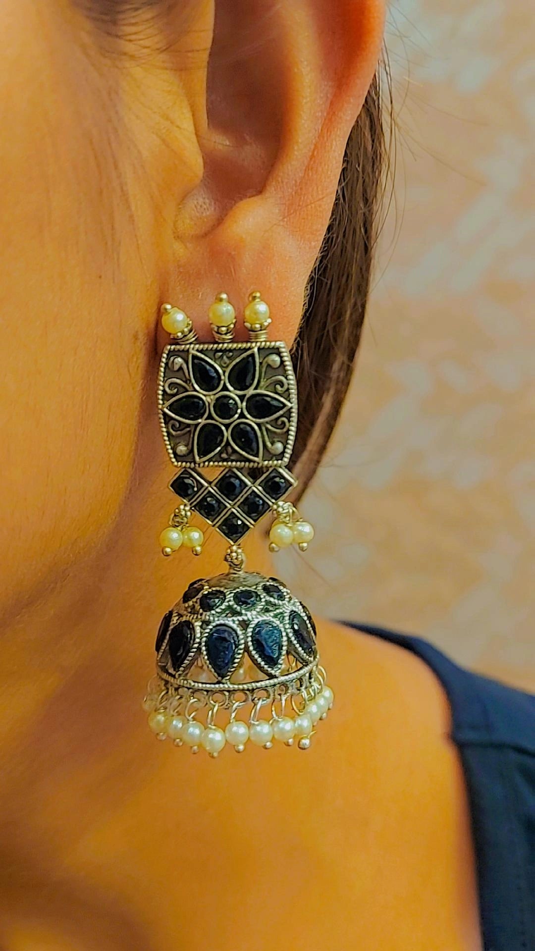 SILVER BLACK SEMI PRECIOUS STONES EARRING