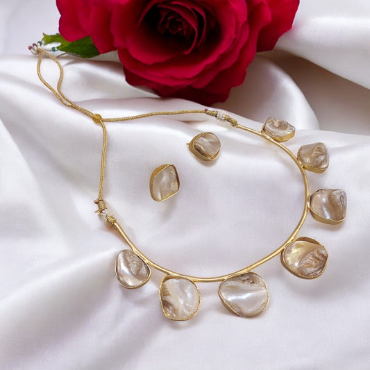 MOTHER OF PEARL HASLI NECKLACE